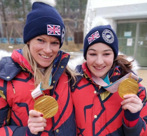 Kehoe and Fitzpatrick with their gold medals Jen Kehoe & Menna Fitzpatrick